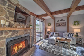 Charming Mountain Townhome with Deck, Fireplace Banner Elk